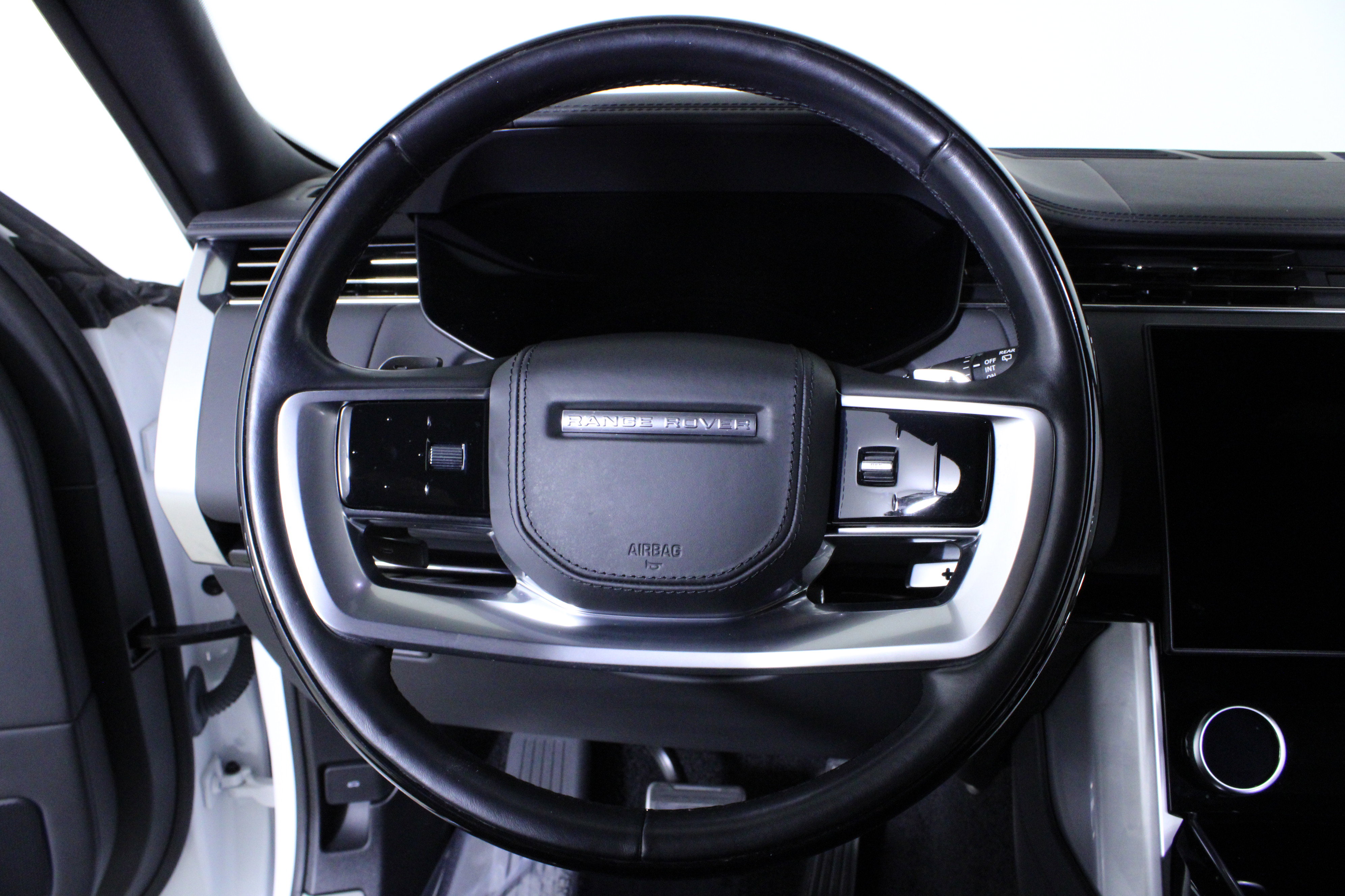 Used 2023 Land Rover Range Rover SE image 21