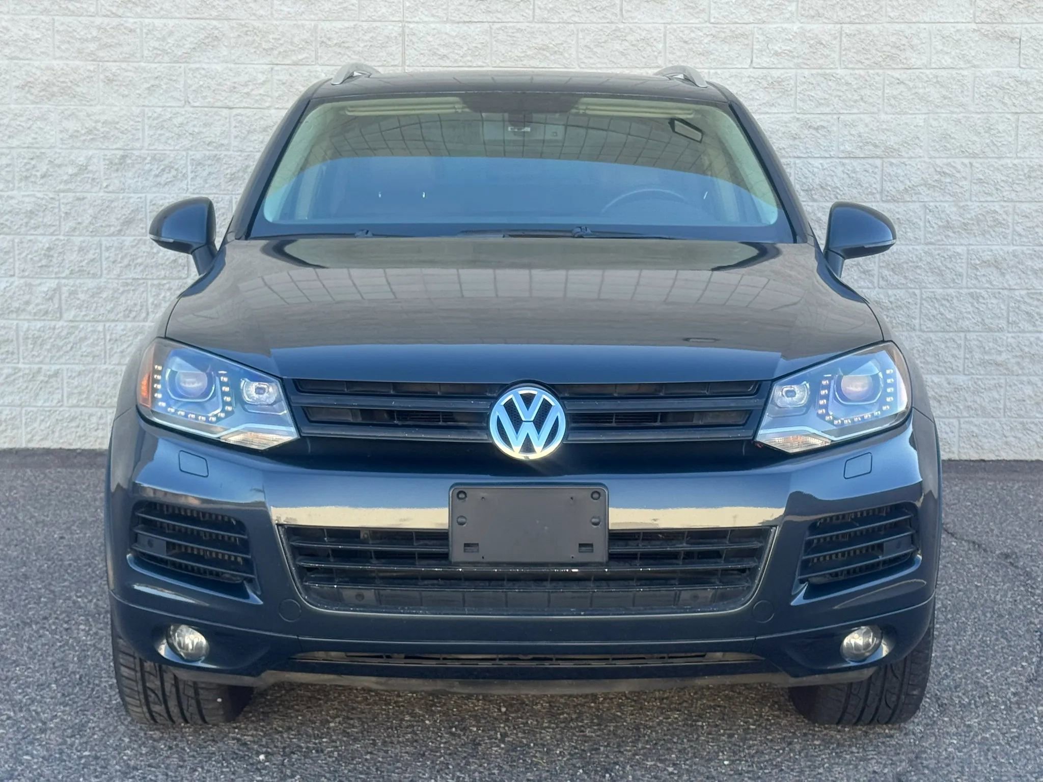 Used 2012 Volkswagen Touareg TDI AWD/4WD image 2
