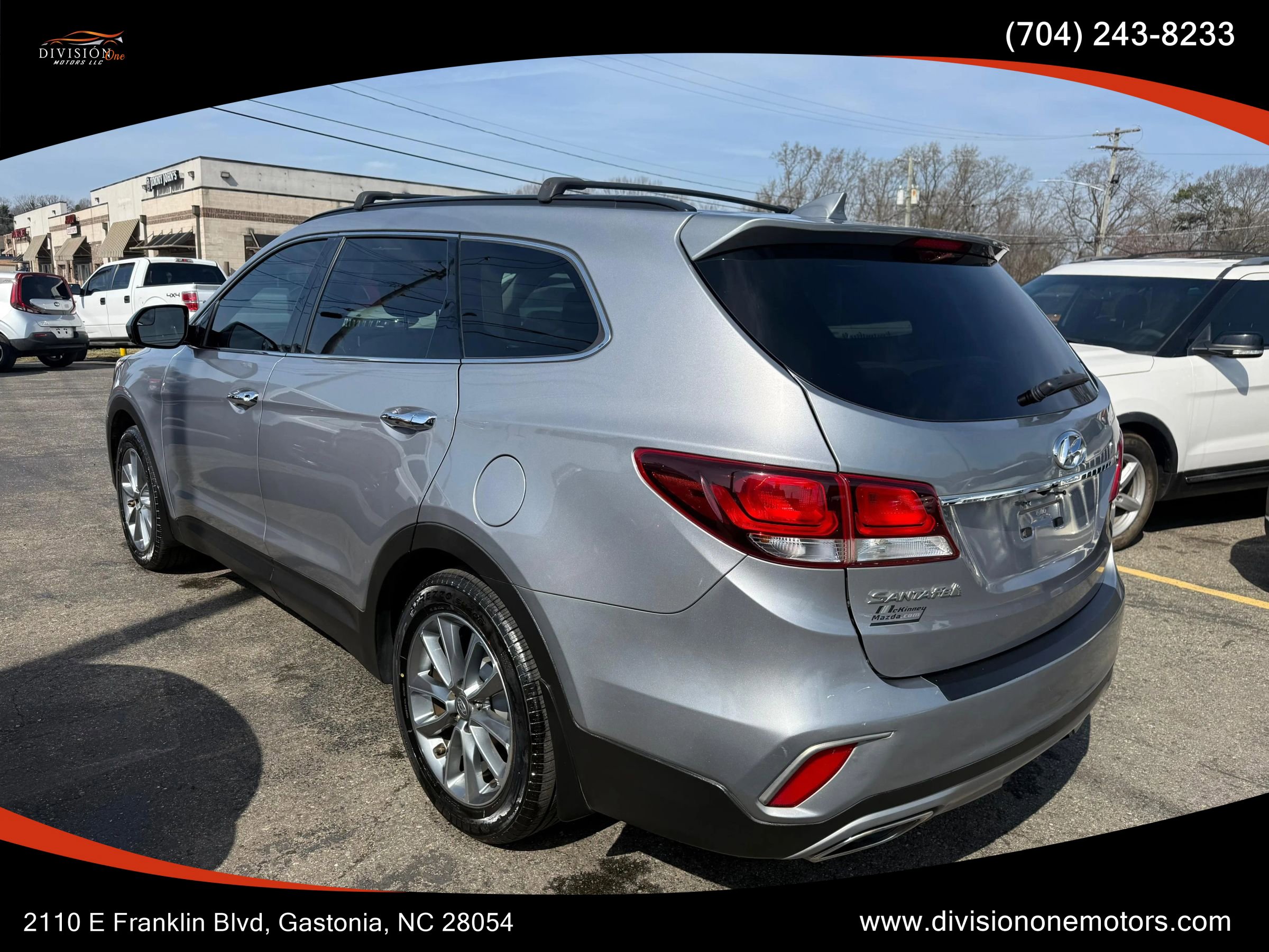 Used 2017 Hyundai Santa Fe SE FWD image 6