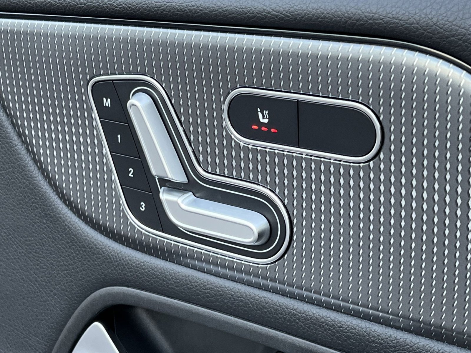 Certified 2021 Mercedes-Benz GLB 250 4MATIC image 33