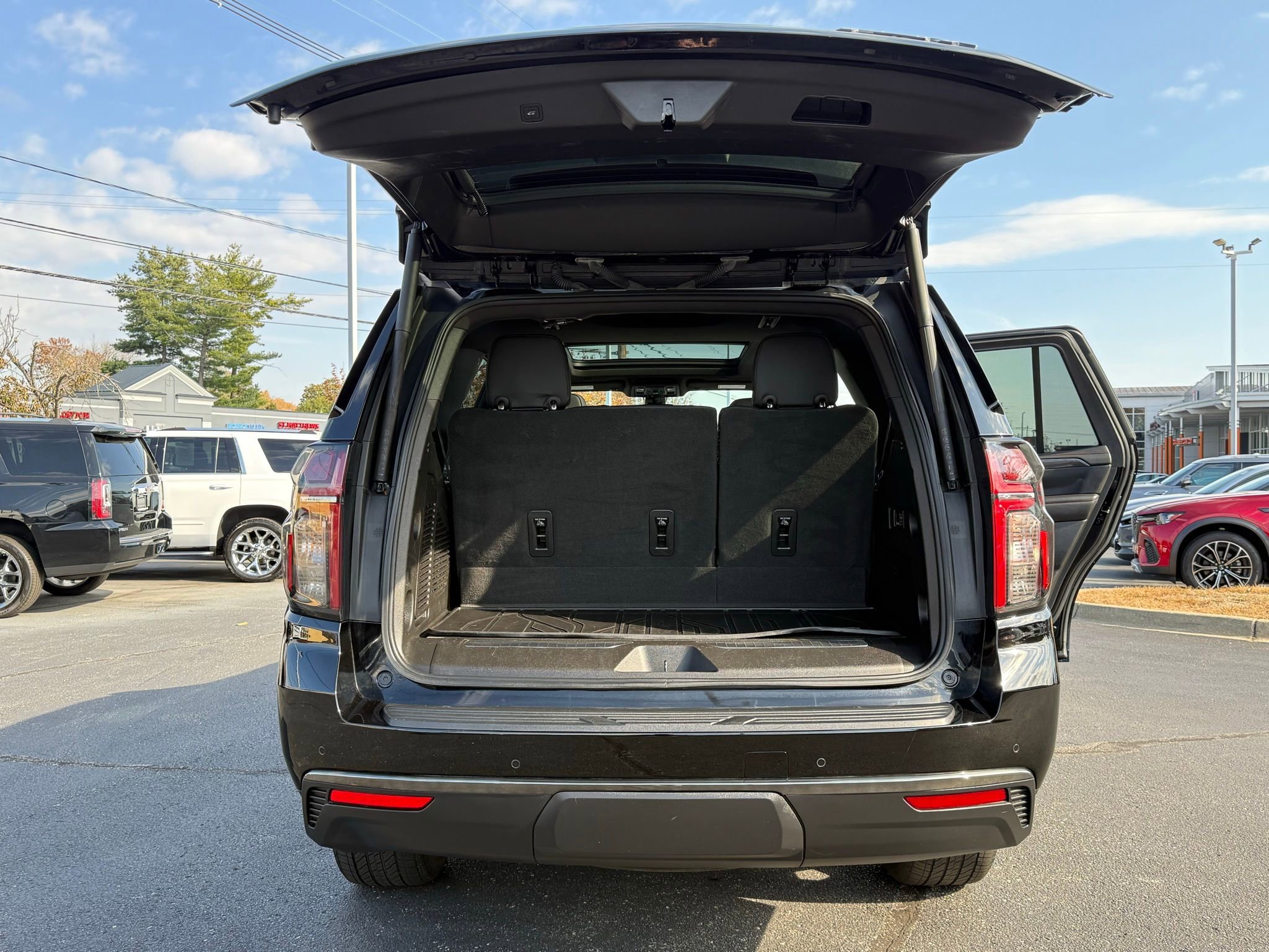 Used 2022 Chevrolet Tahoe RST w/ Luxury Package image 32