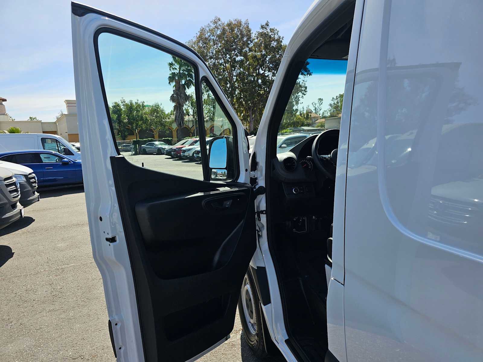 Used 2025 Mercedes-Benz Sprinter 2500 image 19