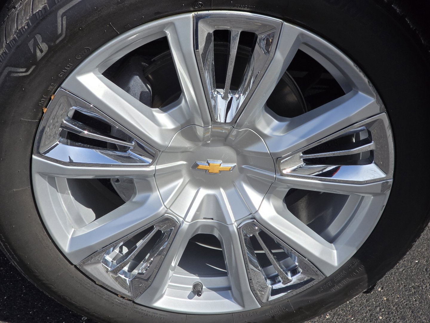 Used 2023 Chevrolet Tahoe High Country AWD/4WD image 27