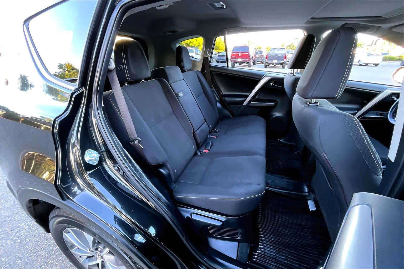 Used 2018 Toyota RAV4 XLE w/ Convenience Package AWD/4WD image 19