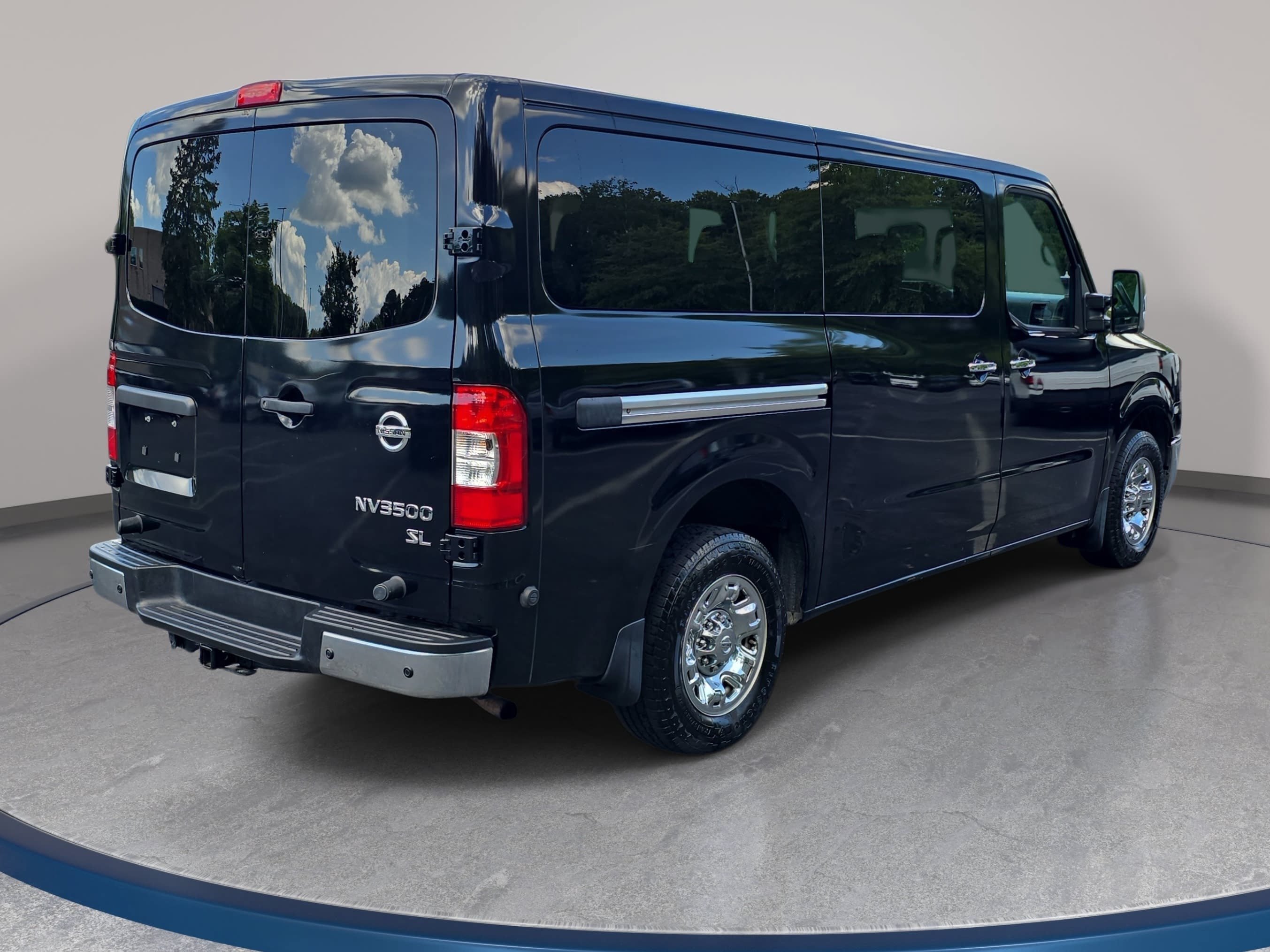 Used 2021 Nissan NV 3500 SL RWD image 5