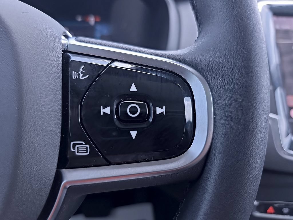Certified 2025 Volvo XC90 B5 Core AWD/4WD image 27