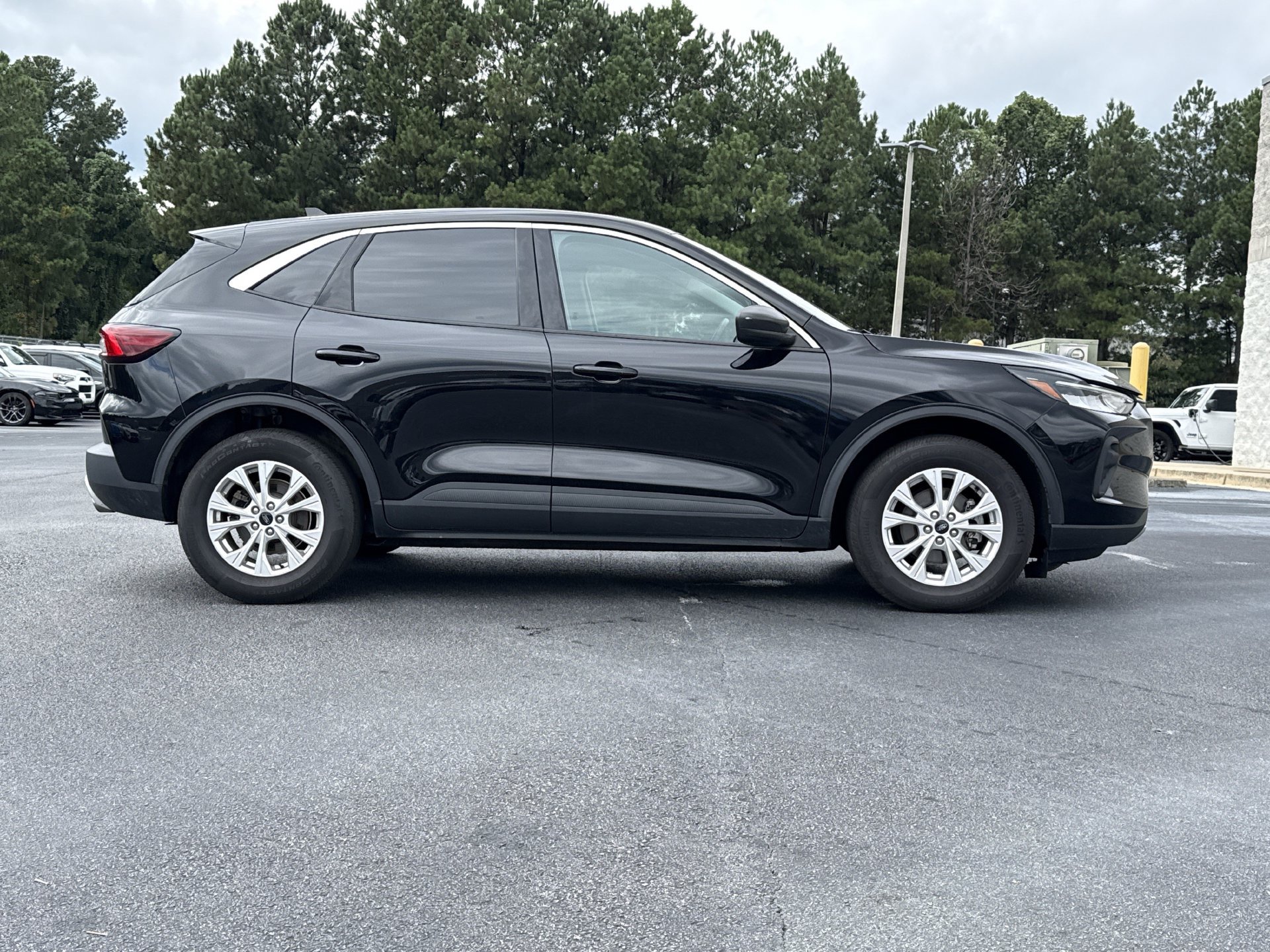 Used 2023 Ford Escape Active AWD/4WD image 29