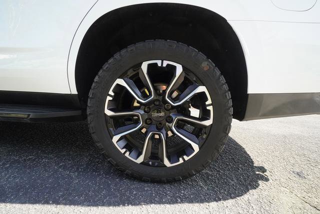 Used 2024 GMC Yukon AT4 w/ Technology Package image 42