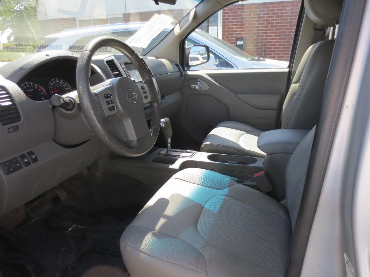 Used 2019 Nissan Frontier SV image 7