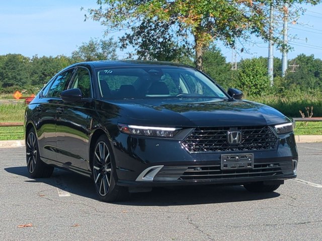 Used 2024 Honda Accord Touring image 3