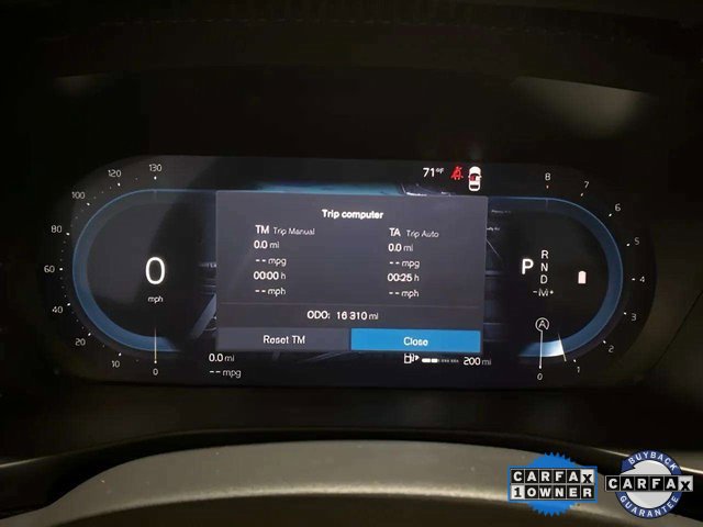 Used 2025 Volvo XC40 B5 Plus image 10