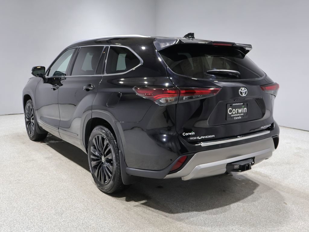 Used 2025 Toyota Highlander Platinum image 5