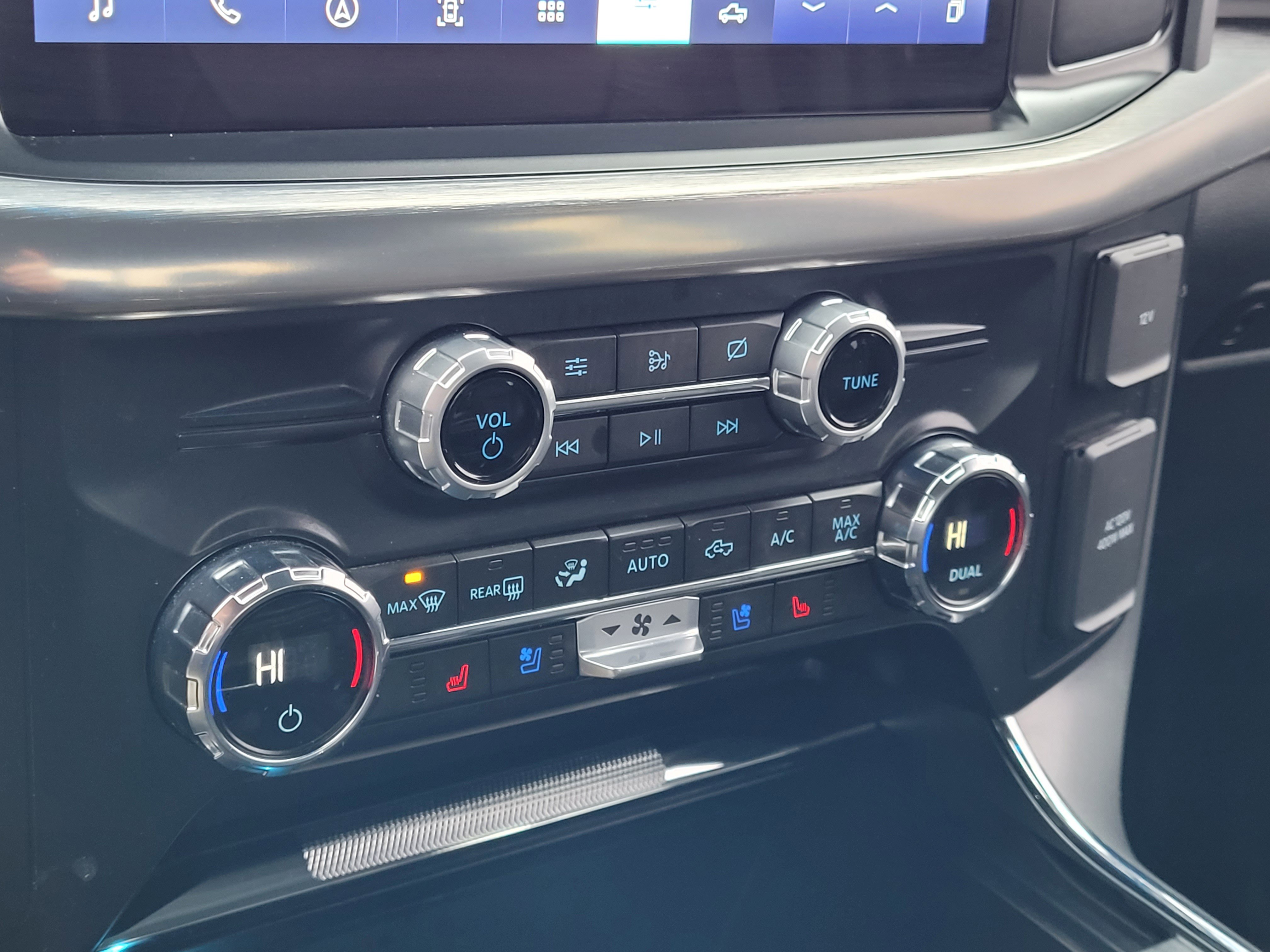 Used 2021 Ford F150 Lariat w/ Trailer Tow Package image 24