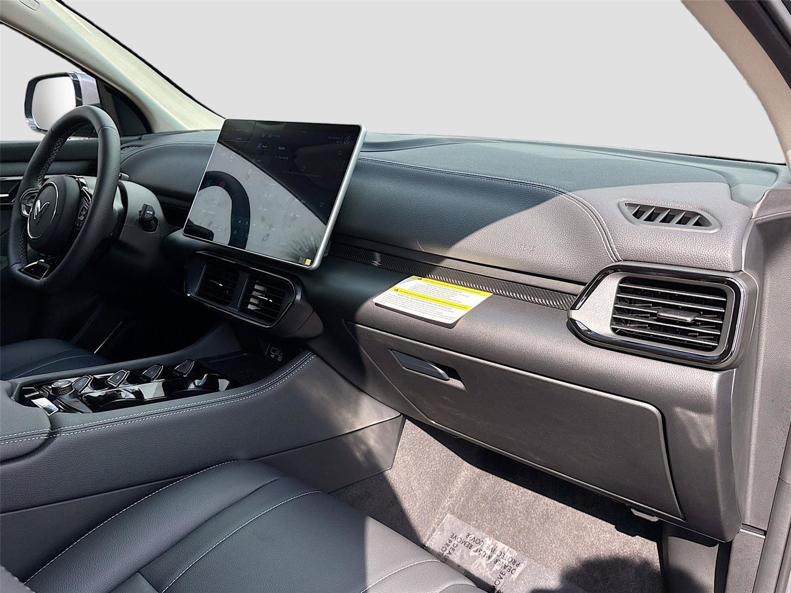 New 2025 VinFast VF 8 Eco AWD/4WD image 28