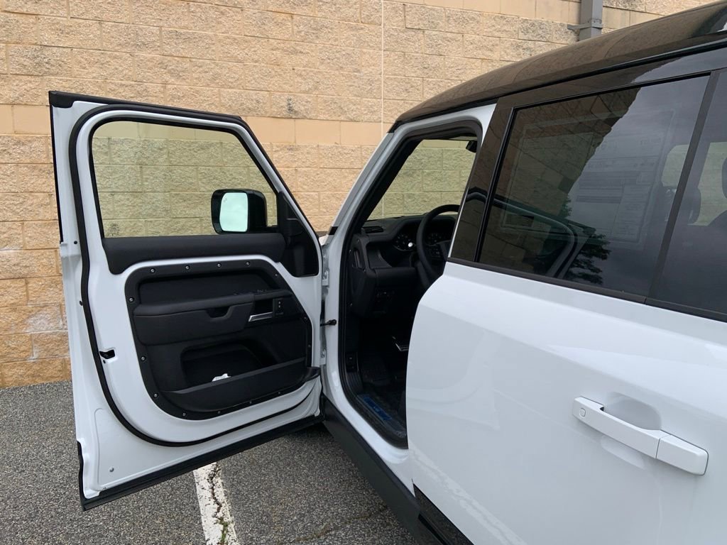 New 2025 Land Rover Defender 110 V8 image 10