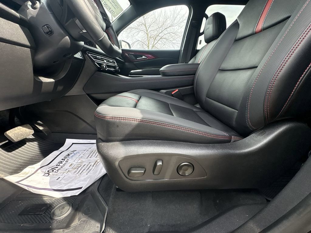 Used 2025 Chevrolet Traverse RS image 14