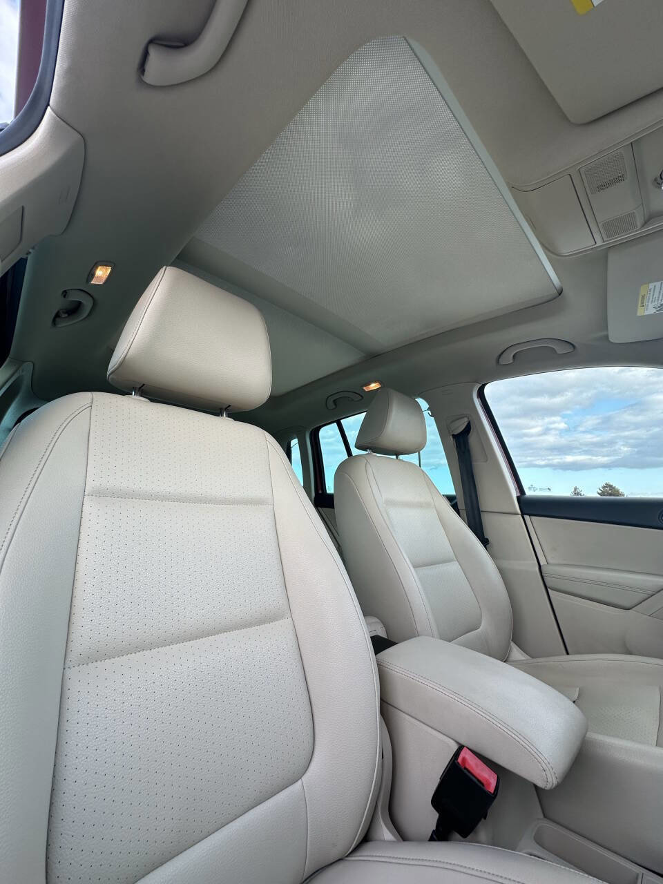 Used 2012 Volkswagen Tiguan SE image 17