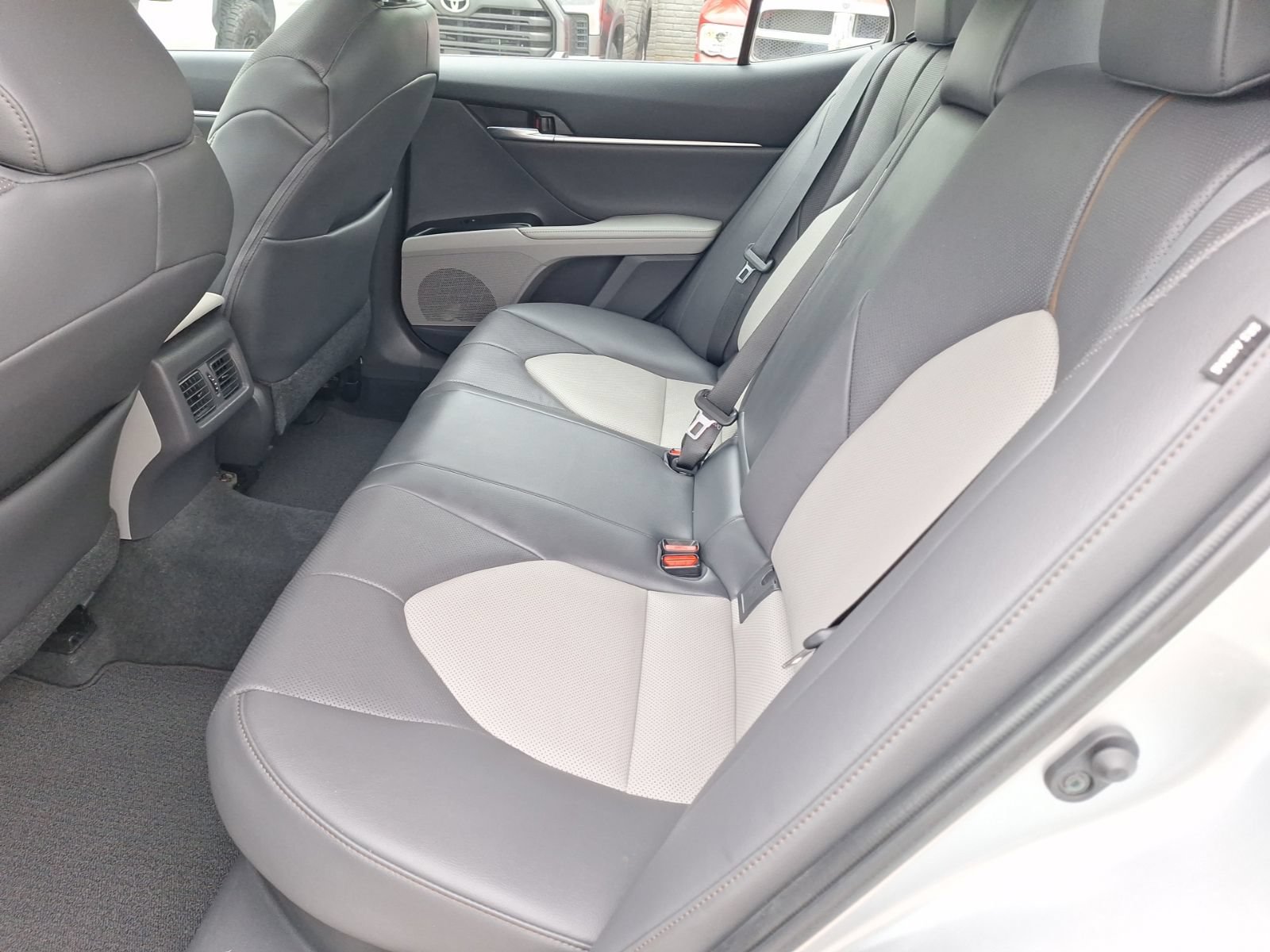 Used 2020 Toyota Camry XLE w/ Driver Assist Package FWD image 31