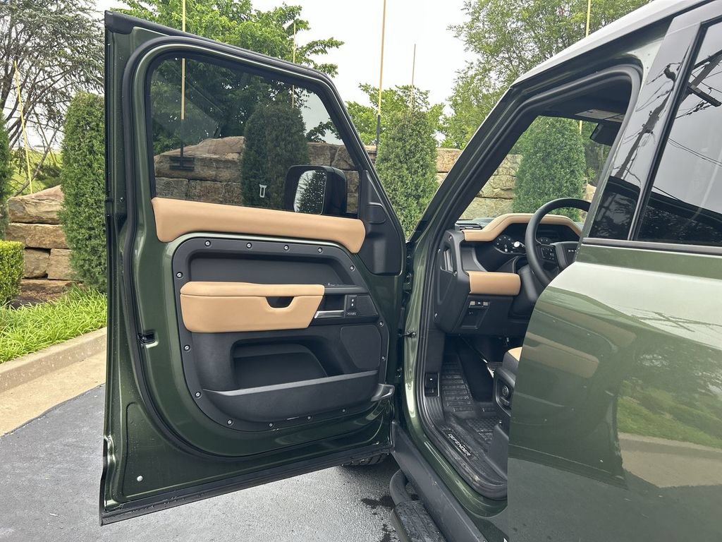 Used 2026 Land Rover Defender 110 X AWD/4WD image 17