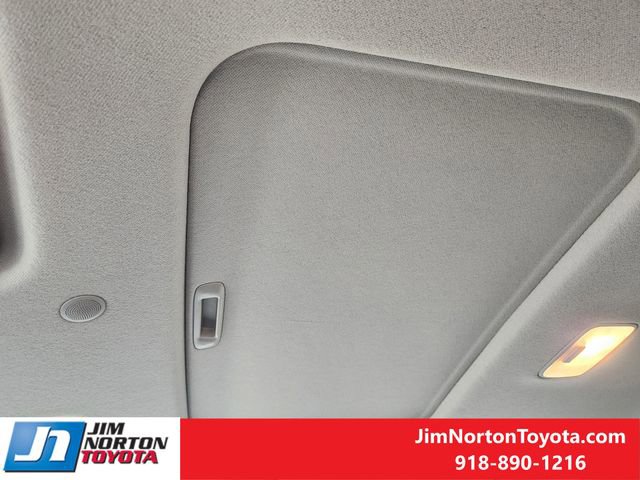 Used 2025 Hyundai Venue SEL image 25