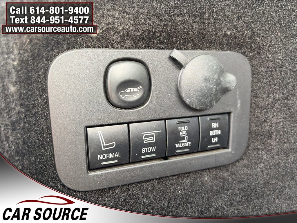 Used 2017 Lincoln MKT AWD image 8