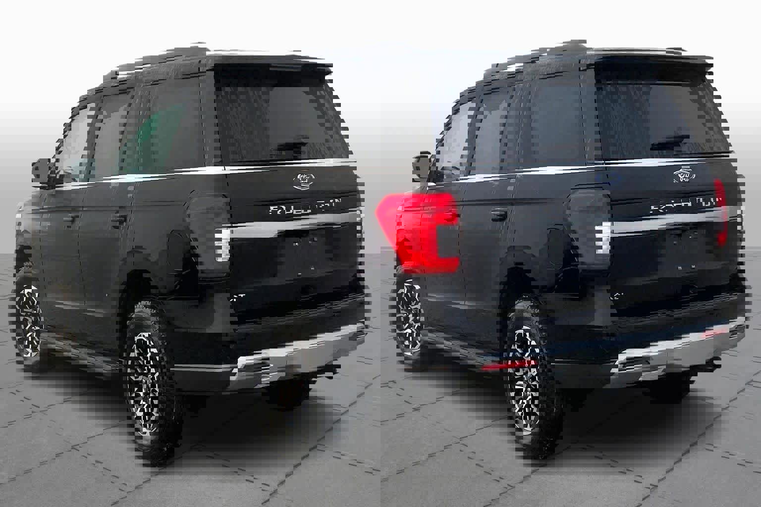 Used 2024 Ford Expedition XLT image 11