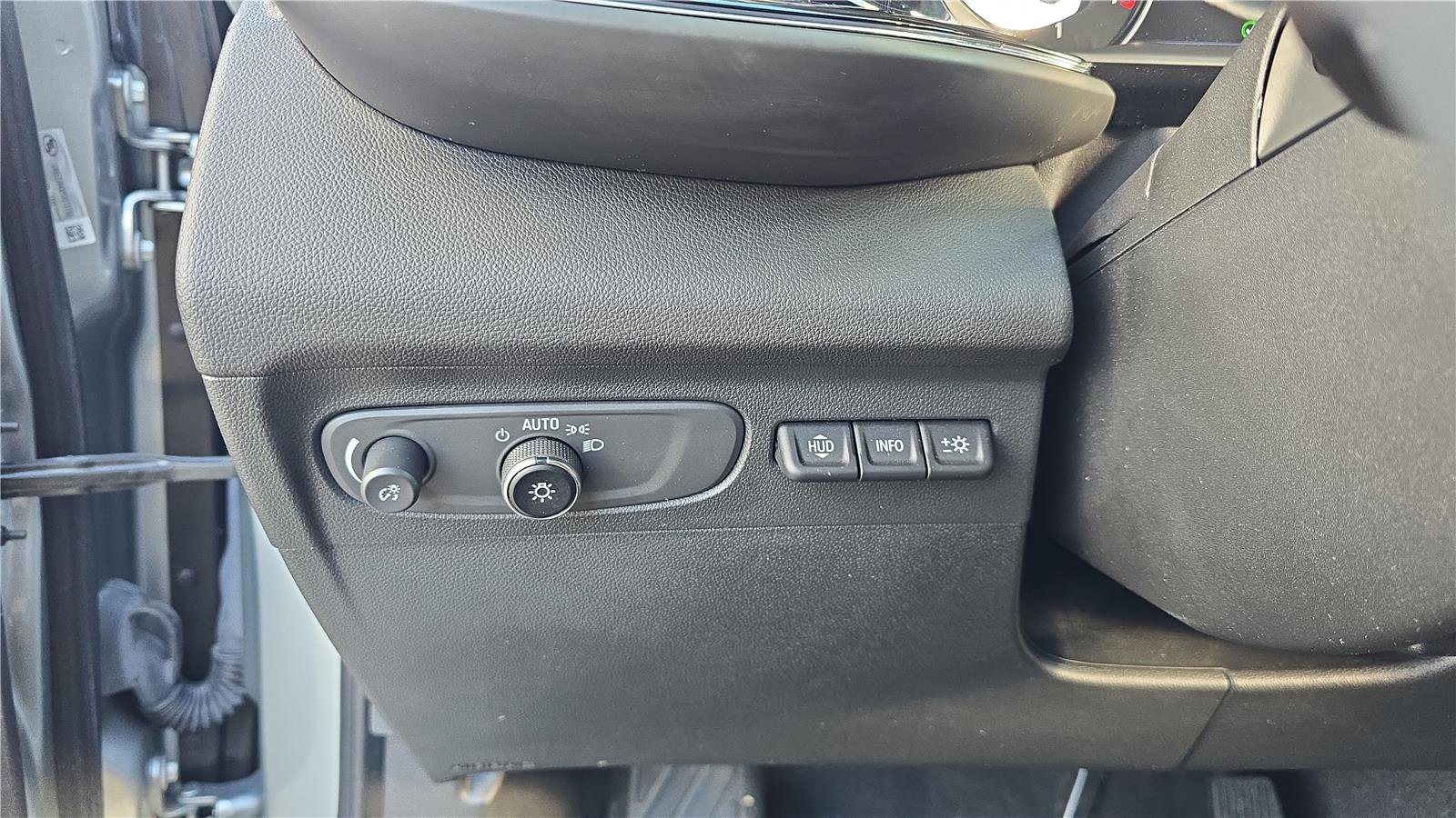 Used 2023 Buick Envision Avenir AWD/4WD image 28