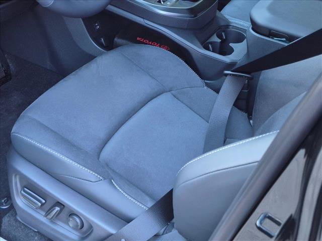 New 2026 Toyota C-HR AWD/4WD image 4