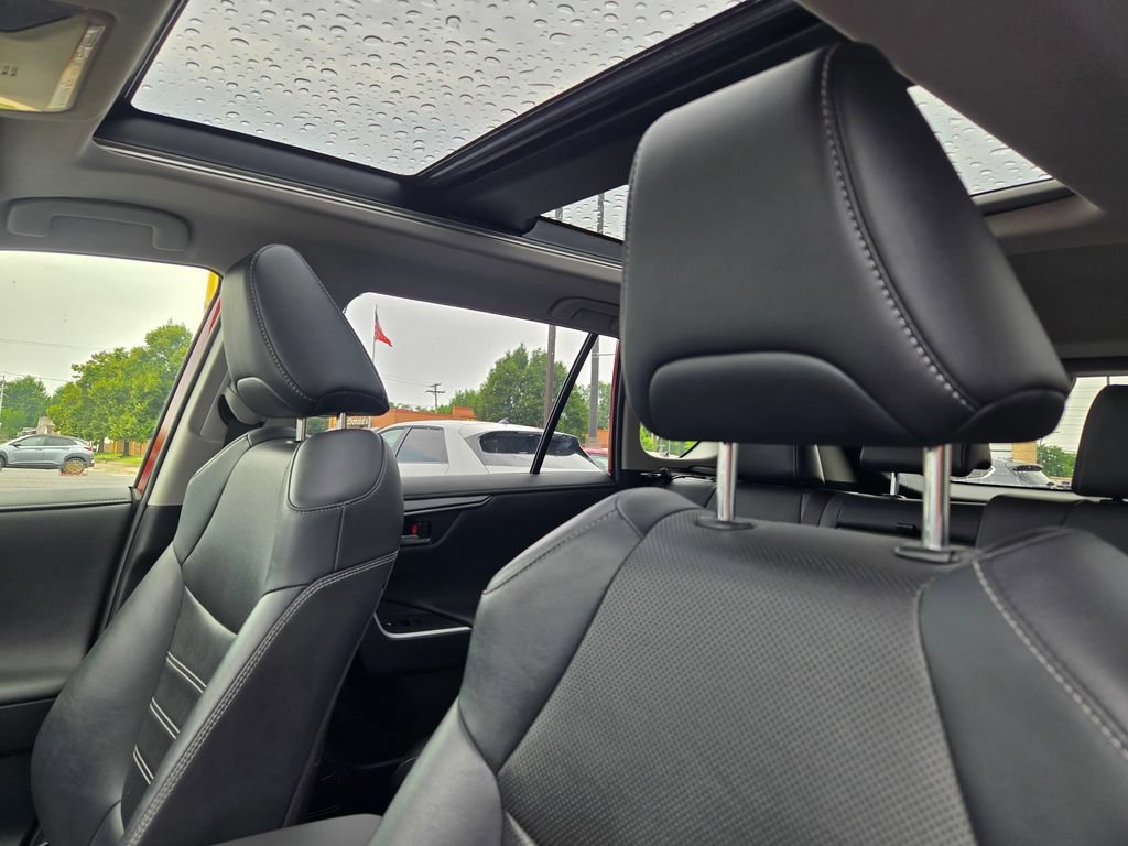 Used 2020 Toyota RAV4 Limited AWD/4WD image 35
