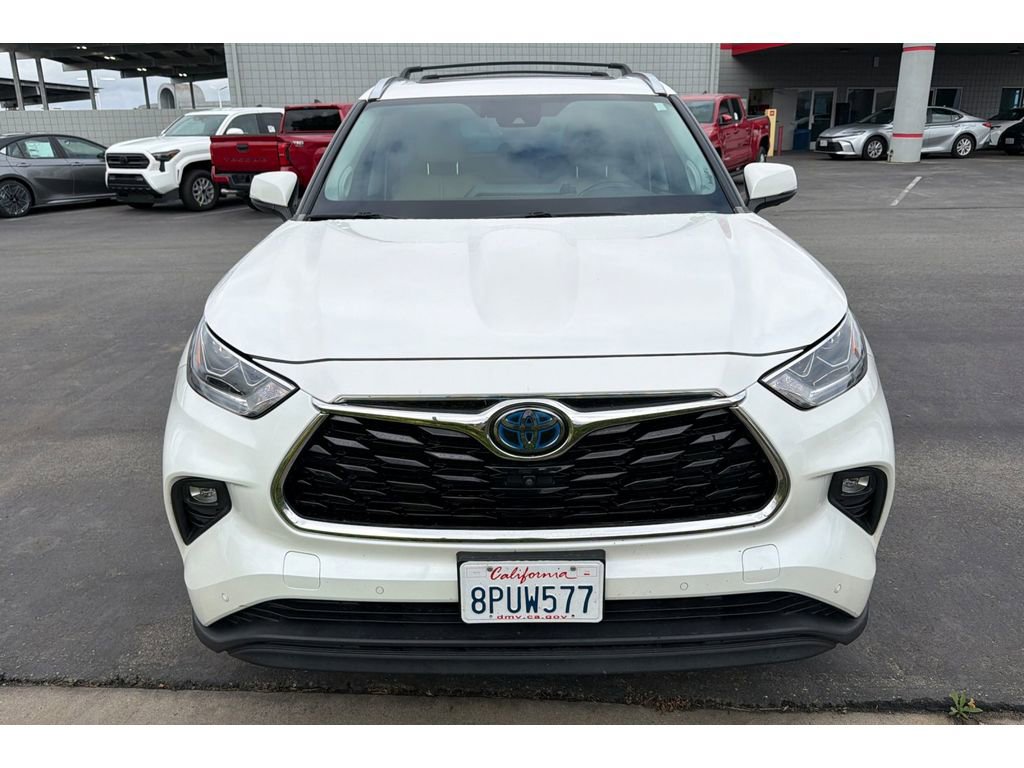 Used 2020 Toyota Highlander Platinum AWD/4WD image 3