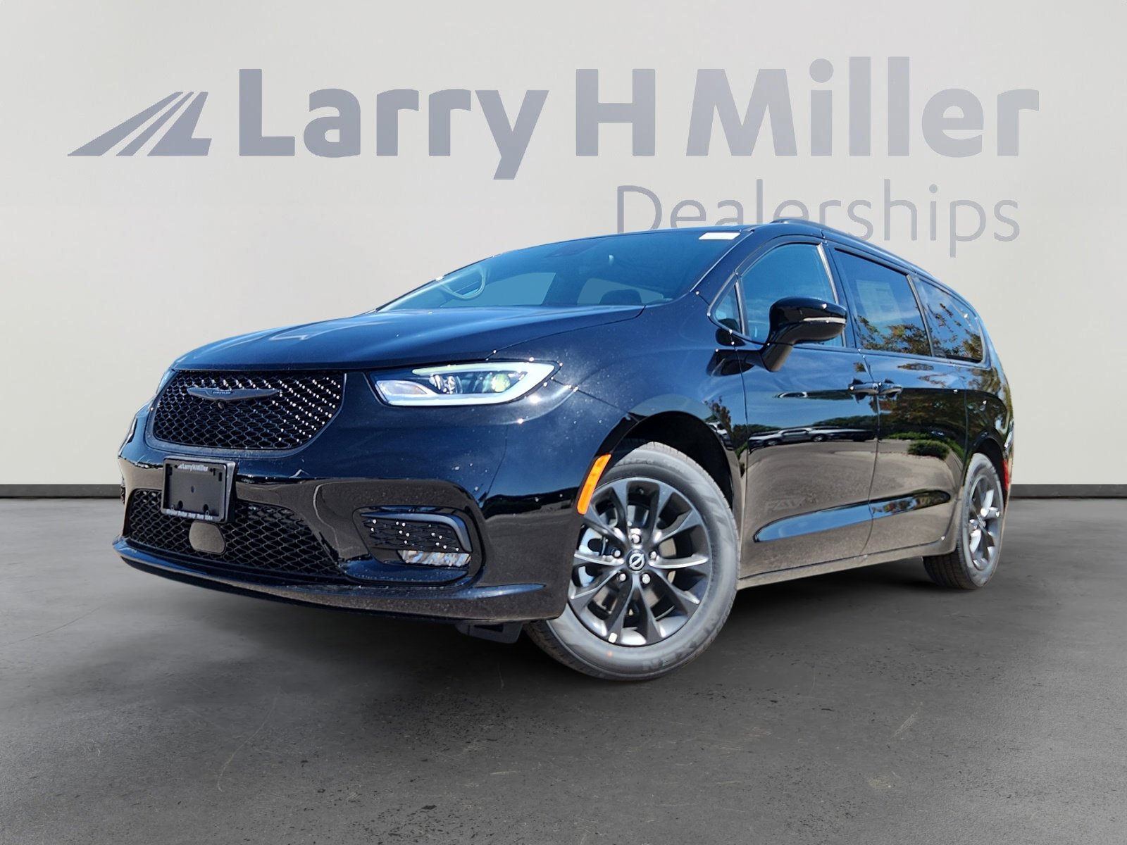 New 2025 Chrysler Pacifica Select w/ Fav Edition Package