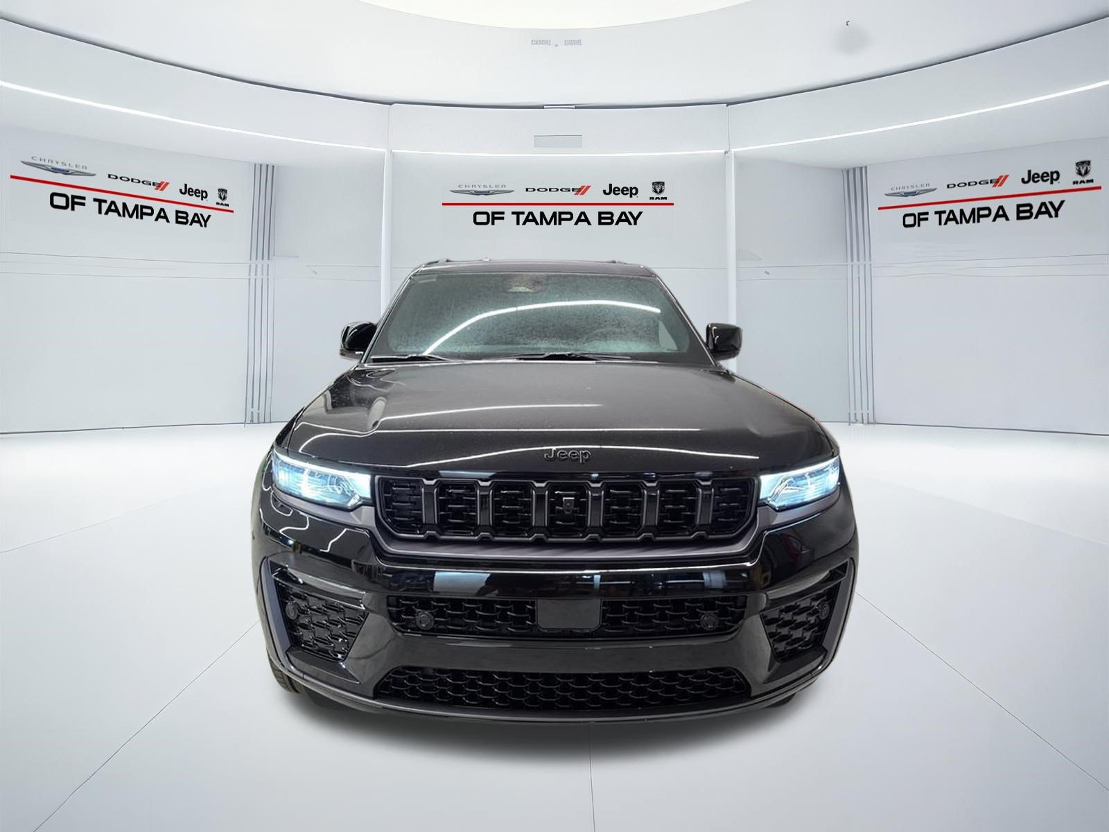 New 2026 Jeep Grand Cherokee Summit w/ Obsidian Package AWD/4WD image 8