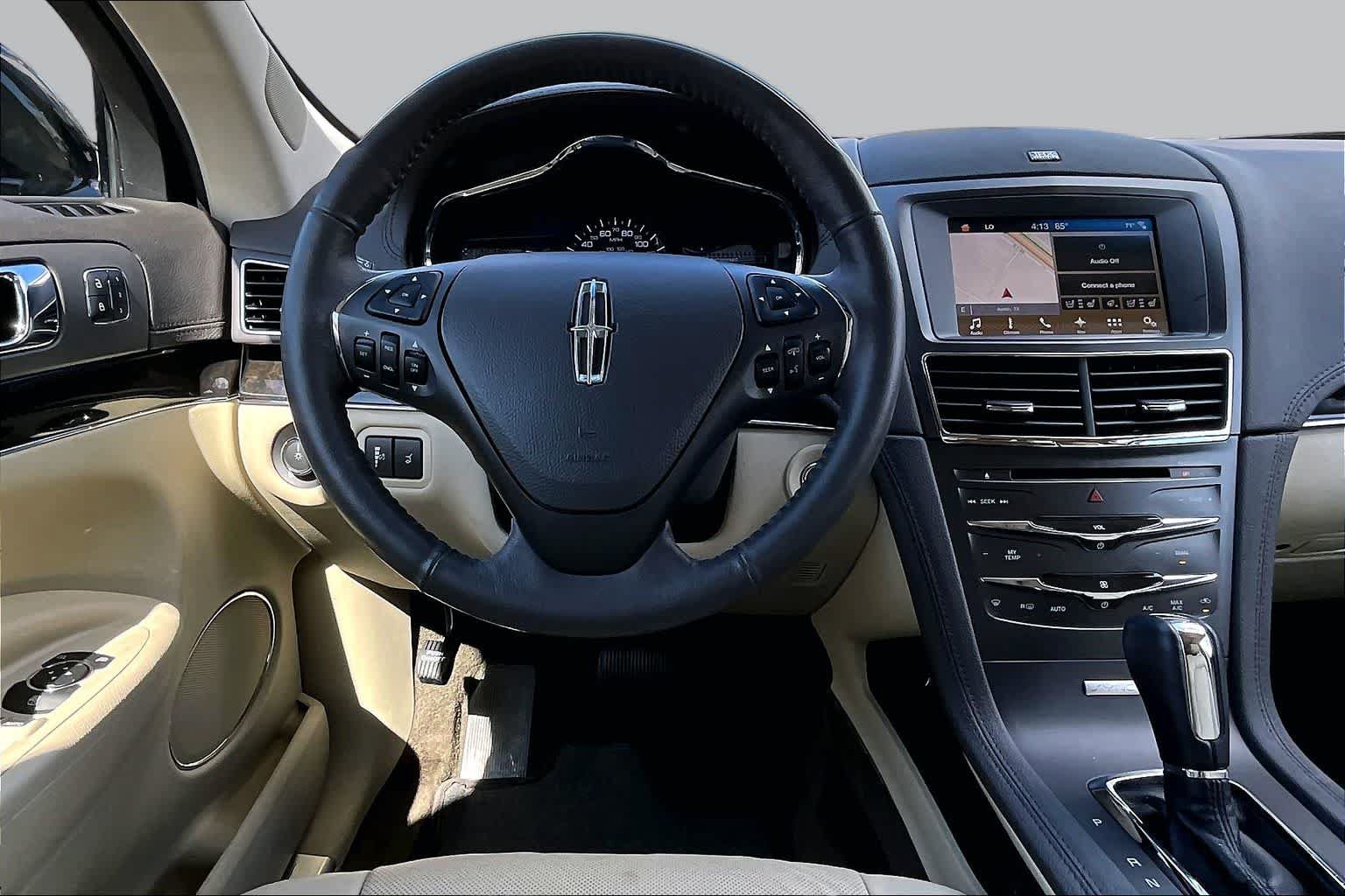 Used 2018 Lincoln MKT AWD image 8