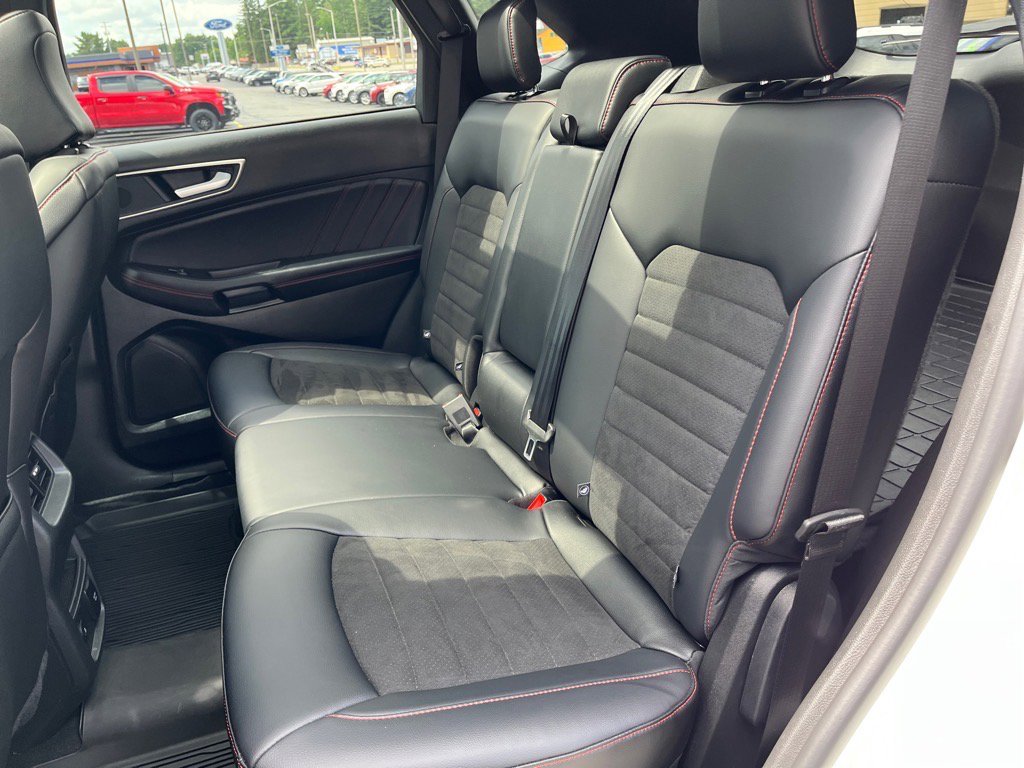 Used 2024 Ford Edge ST-Line w/ Cold Weather Package image 13