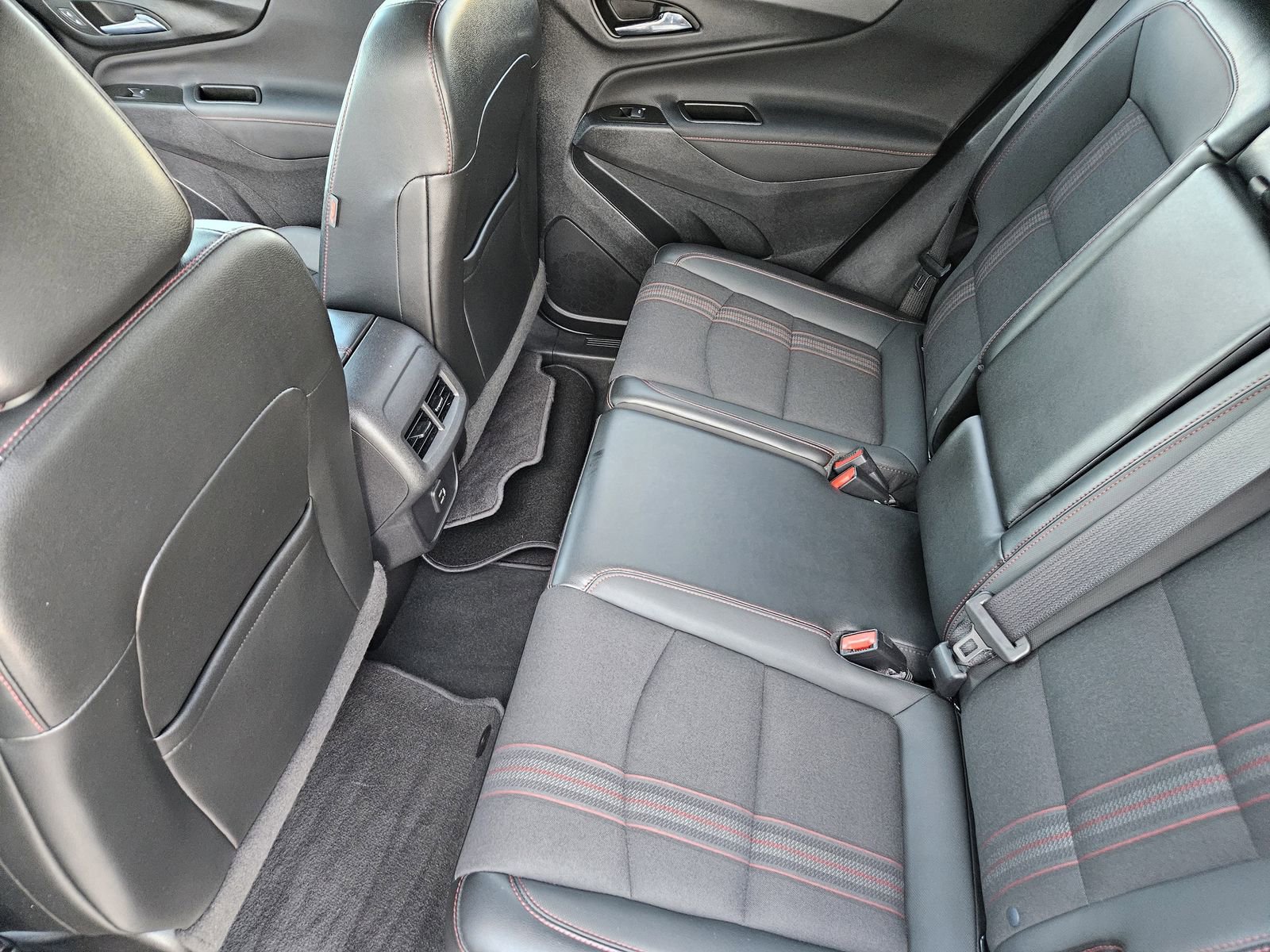Certified 2022 Chevrolet Equinox RS FWD image 32
