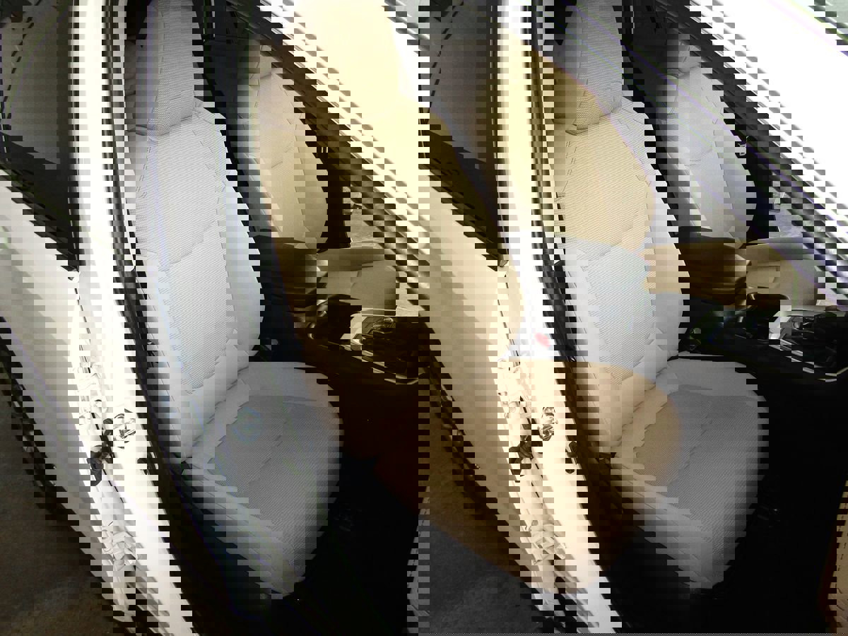 Used 2022 Toyota RAV4 LE image 32