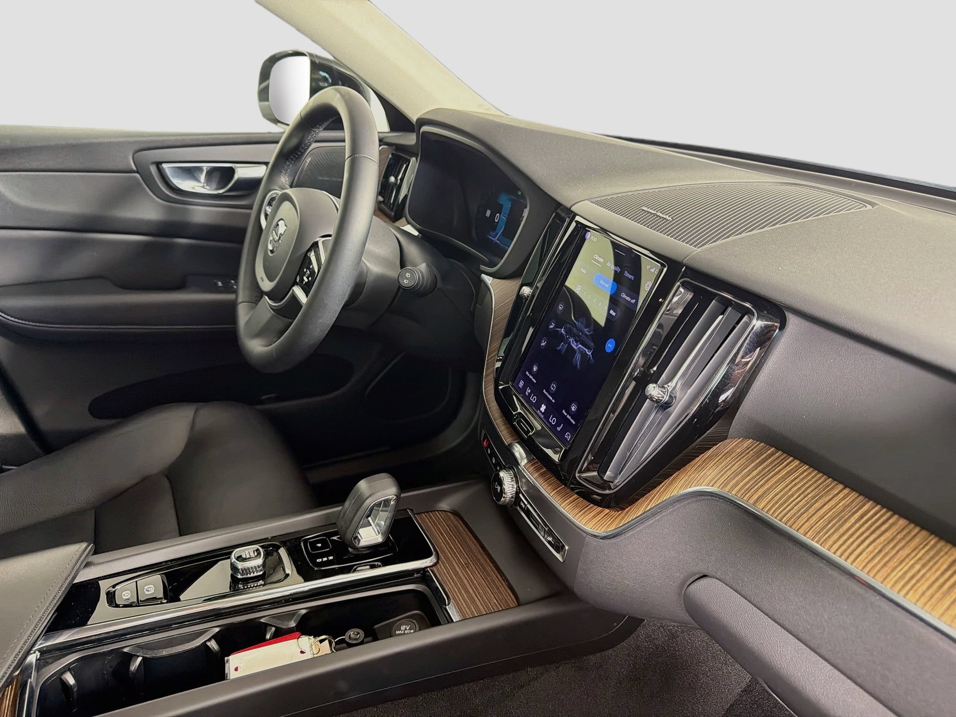 Certified 2023 Volvo XC60 B5 Plus w/ Protection Package Premier FWD image 30