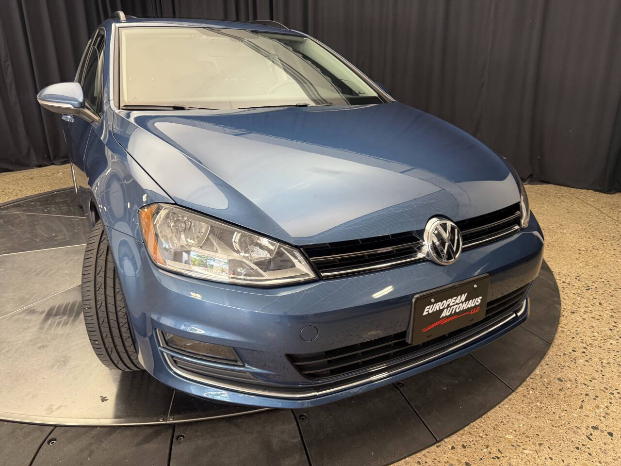 Used 2017 Volkswagen Golf SEL FWD image 13
