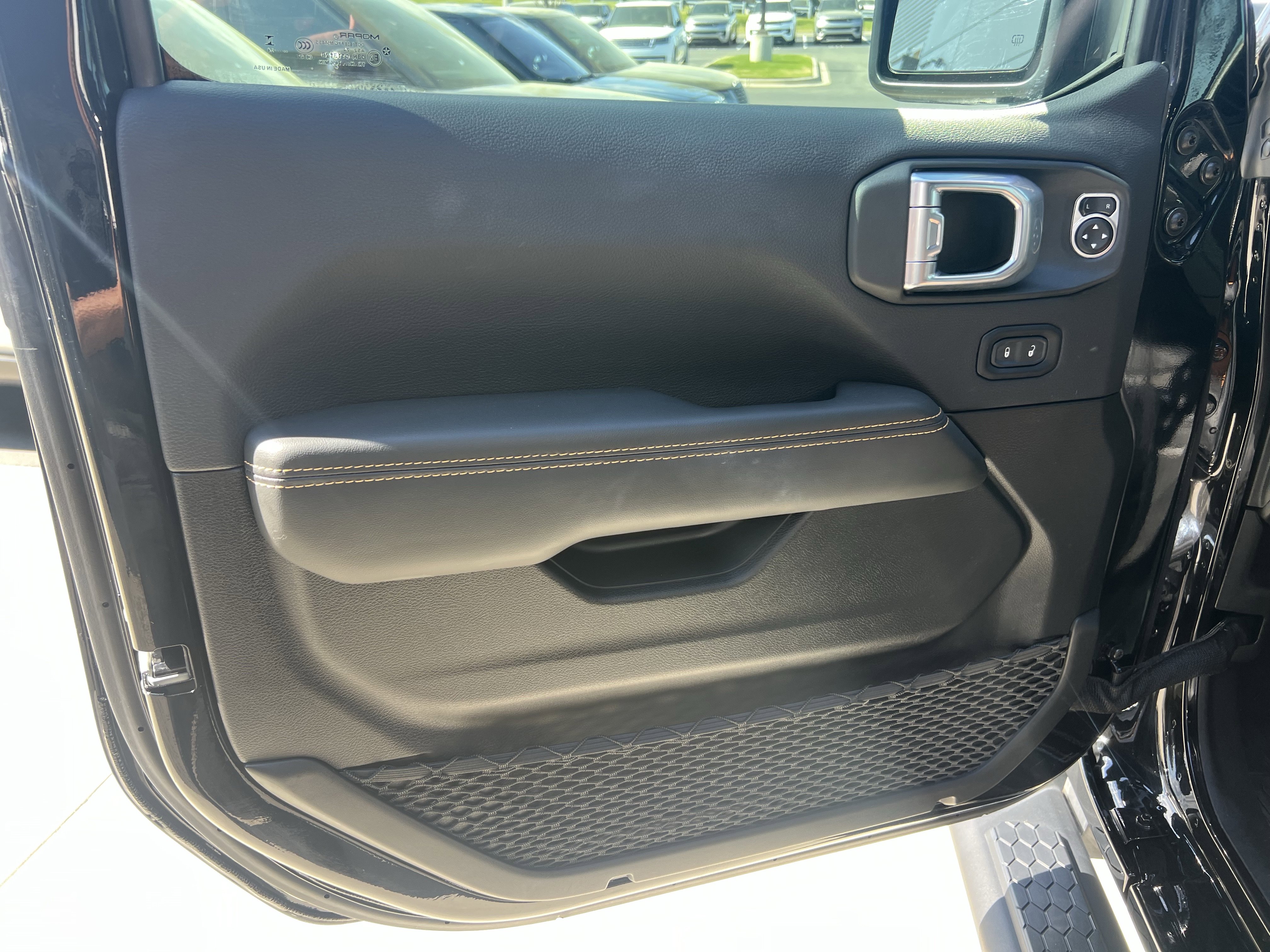 Used 2024 Jeep Wrangler Sahara image 13