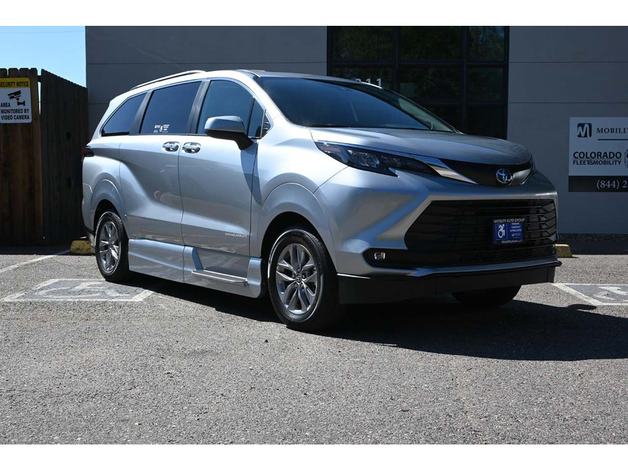 New 2025 Toyota Sienna XLE w/ XLE Plus Package AWD/4WD image 3