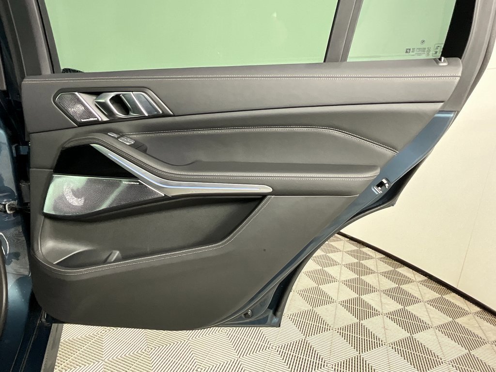 Used 2025 BMW ALPINA XB7 image 25