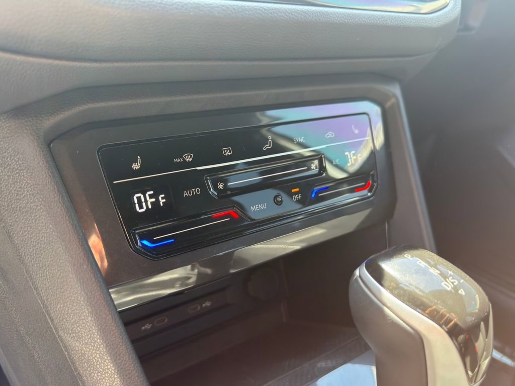 Used 2024 Volkswagen Tiguan SE R-Line image 18