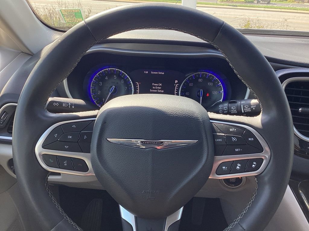 Used 2024 Chrysler Pacifica Touring-L FWD image 37