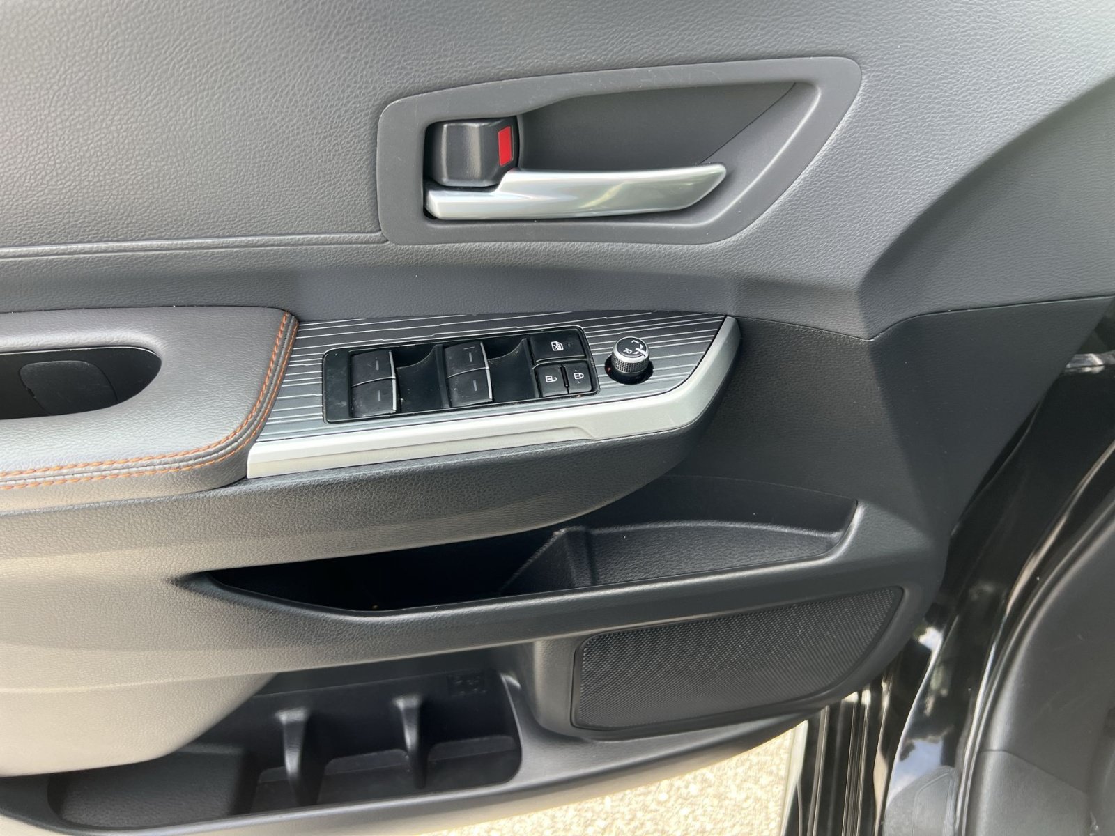 Used 2023 Toyota Sienna XSE w/ XSE Plus Package AWD/4WD image 15