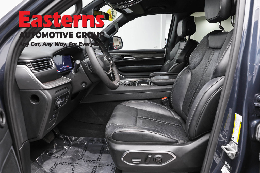 Used 2024 Jeep Wagoneer L Series II w/ Flexible Seating Group RWD image 16