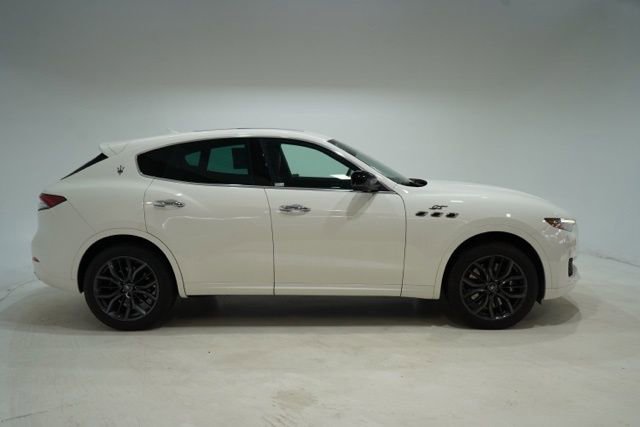 Used 2024 Maserati Levante GT Ultima image 8
