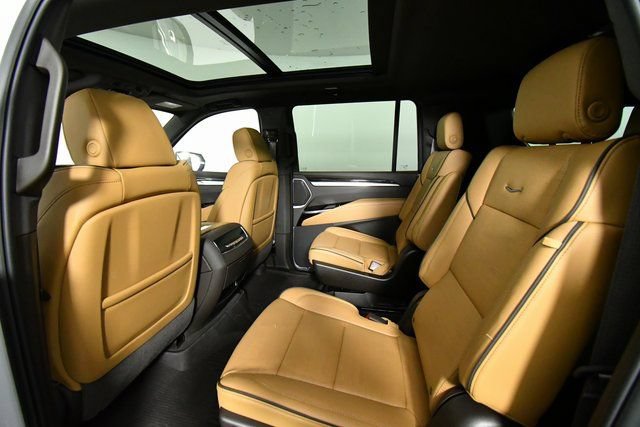 Used 2026 Cadillac Escalade ESV Luxury w/ LPO, Floor Liner Package AWD/4WD image 24