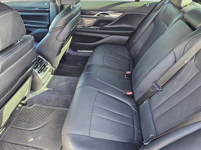Used 2022 BMW 740i 740i w/ M Sport Package image 18