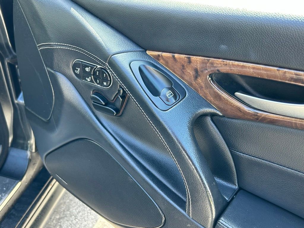 Used 2011 Mercedes-Benz SL 550 image 28