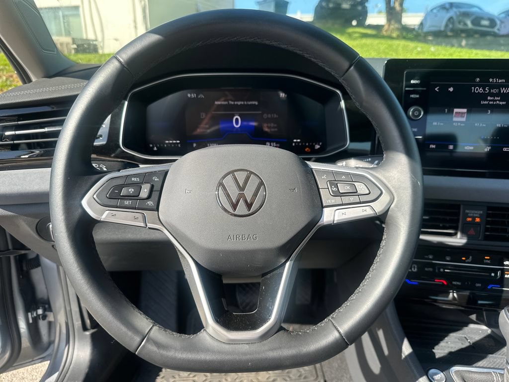 Used 2025 Volkswagen Jetta SE w/ Sunroof Package FWD image 45